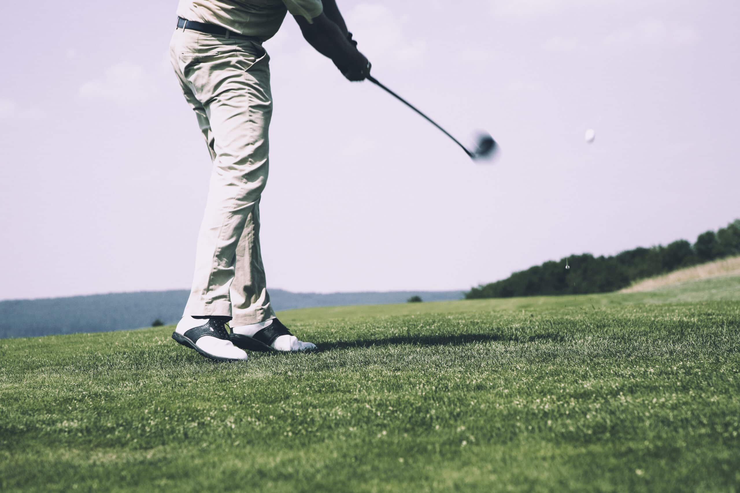 Spil golf i Dubai: Luksus, lokale traditioner og kontraster i de vildeste omgivelser